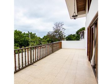 En venta casa y terreno ideal para hostería u hotel