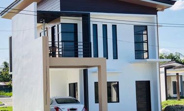 Single Houses in a Resort-Style Vista de Bahia Subdivision