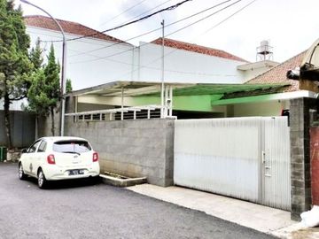 Rumah ANTIK Klasik Di Sayap Jalan Merdeka Lengkong Pusat Kota Bandung