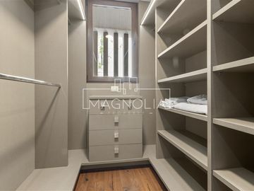 Departamento en venta de 6 dorm. en Las Condes