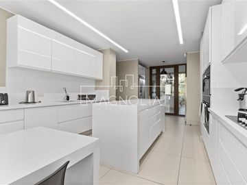 Departamento en venta de 6 dorm. en Las Condes