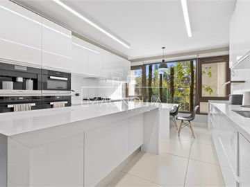 Departamento en venta de 6 dorm. en Las Condes