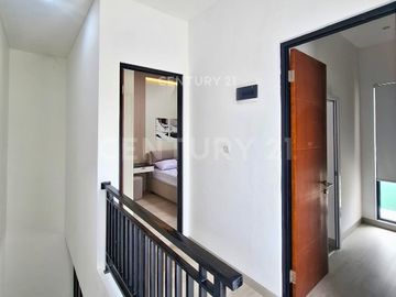 Rumah Dengan Ruang Keluarga Prima Harapan Regency Bekasi