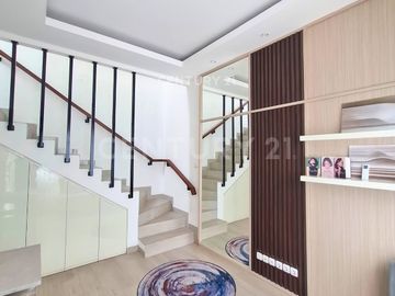 Rumah Dengan Ruang Keluarga Prima Harapan Regency Bekasi