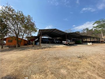 RANCHO EN EXPLOTACIÓN EN EL KM 29 OCOzOCOAUTLA - VILLAFLORES