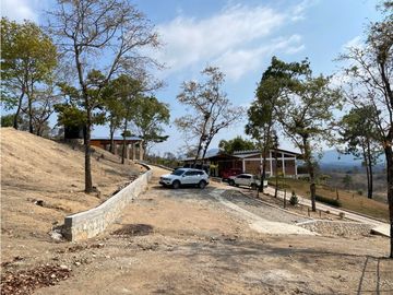 RANCHO EN EXPLOTACIÓN EN EL KM 29 OCOzOCOAUTLA - VILLAFLORES