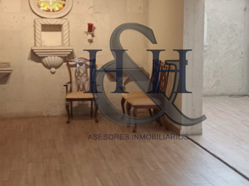 Casa con excelente ubicación