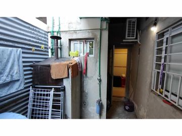 Casa de 4 ambientes con terreno de 8,66 X 58,74 con cocheras para 12 vehículos