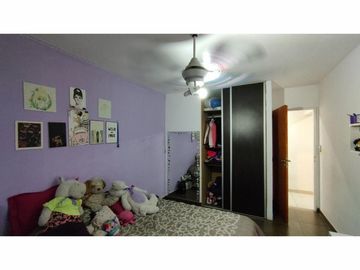 Casa de 4 ambientes con terreno de 8,66 X 58,74 con cocheras para 12 vehículos