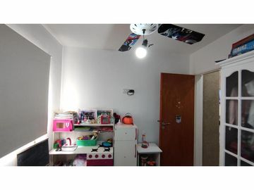 Casa de 4 ambientes con terreno de 8,66 X 58,74 con cocheras para 12 vehículos
