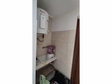 Casa de 4 ambientes con terreno de 8,66 X 58,74 con cocheras para 12 vehículos
