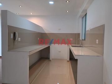 Buscas un moderno y amplio departamento con cochera para tu familia ? 
Has encontrado el departamento que buscabas.

📍 Zona tranquila, Calle Q Mz L