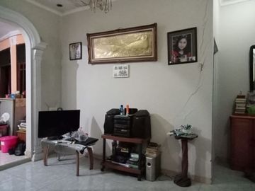 Dijual rumah Depok kokoh dekat alun alun stasiun Tol Cijago
