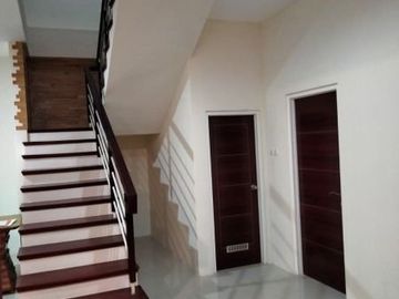 Villa Mewah 2 Lantai Siap Huni dekat Echo Green Park Batu