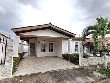SE VENDE CASA EN ISLA MONTELIMAR