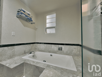Departamento en venta  Lomas Country Club, Huixq. Acceso elevador una sola planta