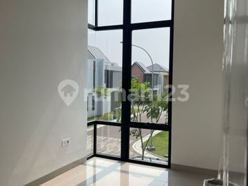 Disewakan Rumah PIK2 Hoek Hadap Danau 10x15 Kosongan Jarang Ada