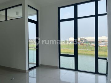 Disewakan Rumah PIK2 Hoek Hadap Danau 10x15 Kosongan Jarang Ada