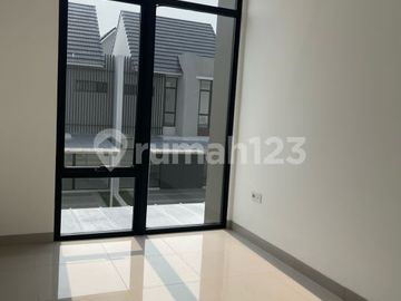 Disewakan Rumah PIK2 Hoek Hadap Danau 10x15 Kosongan Jarang Ada