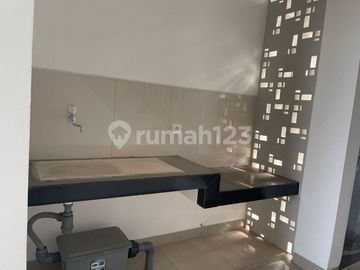 Disewakan Rumah PIK2 Hoek Hadap Danau 10x15 Kosongan Jarang Ada