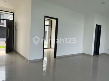 Disewakan Rumah PIK2 Hoek Hadap Danau 10x15 Kosongan Jarang Ada