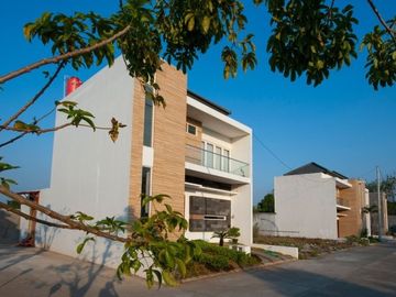 Dijual Rumah 2 Lantai Desain Mewah & Modern di Pusat Kota Kudus