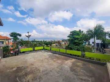 Rumah Hook 2 Lantai Luas 342 di Greenhill Karangploso kota Malang