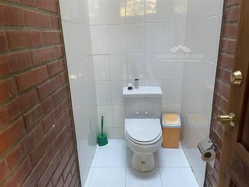 En Curacautín 30 Ha. con casa piscina y vista al volcán.