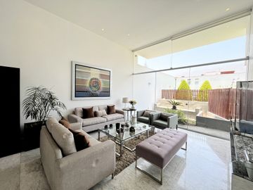 🌿 CASA MODERNA EN CONDOMINIO PRIVADO – SOL DE LA MOLINA

💲 Precio: $545,000 | 🏡 Terreno: 321.00 m² | 🧱 Construcción: 384.00 m² | 📆 Antigüedad: 10 añ