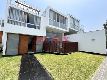 🌿 CASA MODERNA EN CONDOMINIO PRIVADO – SOL DE LA MOLINA

💲 Precio: $545,000 | 🏡 Terreno: 321.00 m² | 🧱 Construcción: 384.00 m² | 📆 Antigüedad: 10 añ