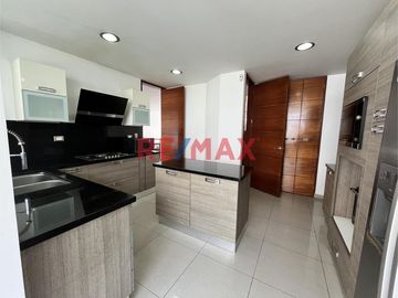 🌿 CASA MODERNA EN CONDOMINIO PRIVADO – SOL DE LA MOLINA

💲 Precio: $545,000 | 🏡 Terreno: 321.00 m² | 🧱 Construcción: 384.00 m² | 📆 Antigüedad: 10 añ
