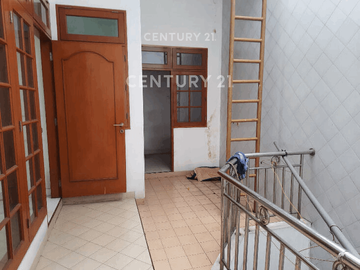 Rumah 2 Lantai Pelangi Merah Kelapa Gading LT 128 LB 225 SHM Nego
