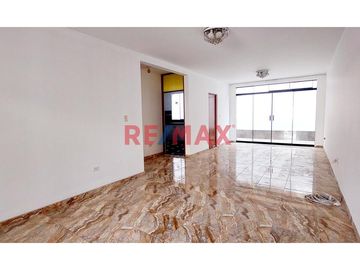 Alquiler de casa en La Molina – Calle Andalucía 164

Ubicada en una zona residencial, tranquila y segura, esta casa de dos pisos con poco uso ofrece