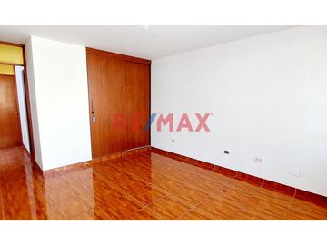 Alquiler de casa en La Molina – Calle Andalucía 164

Ubicada en una zona residencial, tranquila y segura, esta casa de dos pisos con poco uso ofrece