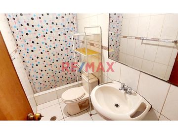 Alquiler de casa en La Molina – Calle Andalucía 164

Ubicada en una zona residencial, tranquila y segura, esta casa de dos pisos con poco uso ofrece