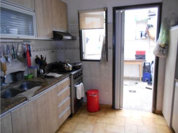 Chalet 3 ambientes con patio y garage
