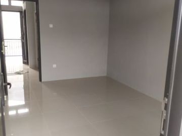 Rumah baru 2 lantai siap huni di Cimanggis dekat Tol Cibubur