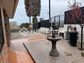 Casa, Hostal y departamento tipo estudio, venta en Coquimbo