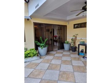 Se Vende Hermosa Casa Dúplex de Esquina en Cerro Viento