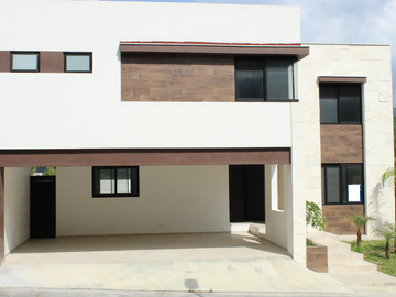 Casa en Venta en Monterrey, Carretera Nacional