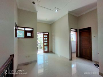 Rumah dlm perumahan cupuwatu Timur bandara Adisucipto