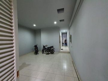 DIJUAL RUMAH CITRALAND di Jalan tembus Citraland - Pakuwon