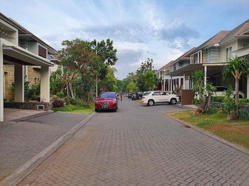 DIJUAL RUMAH CITRALAND di Jalan tembus Citraland - Pakuwon