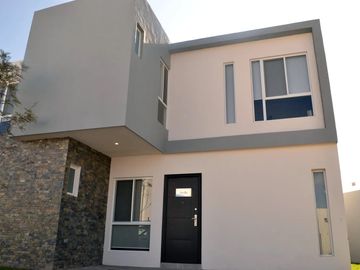 Casa en Pozos con 4 habitaciones y 4 Baños en Privada