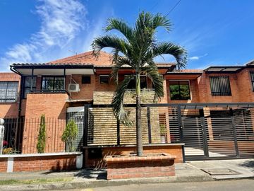 casa en venta en valle del lili. Cod V2008