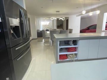 casa en venta en valle del lili. Cod V2008