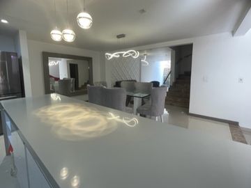 casa en venta en valle del lili. Cod V2008