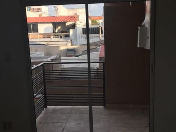 DEPTOS. DE 3 AMB.  A ESTRENAR C/PATIO O BALCON  L. DE LA TORRE AL 1600
