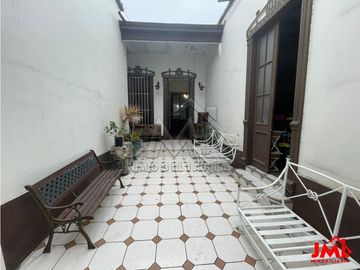 SE Vende Casona Céntrica A UNA Cuadra DE LA Plaza DE Armas