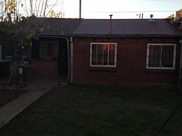 VENTA CASA EXCELENTE ESTADO, José León Suárez, 3 ambientes , Barrio Villa Eugenio Necochea, calle esquíu entre Mitre y Huergo